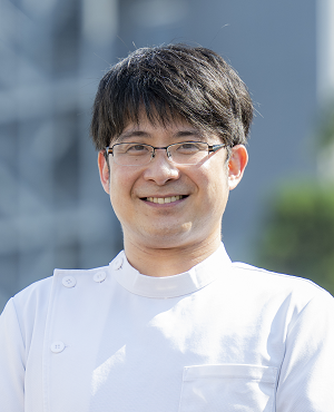5.杉山先生　-300　610.png
