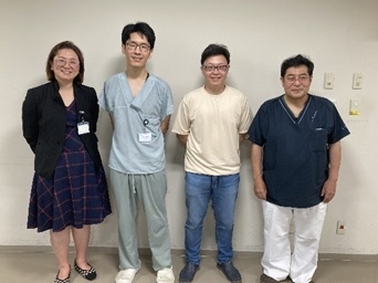 20240516　産婦　0508マレーシアからロボット支援手術見学来訪　集合写真.jpg