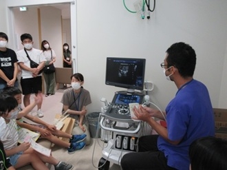 病院探検(エコー室見学) 写真2(病院探検 エコー室見学)HP用.jpg