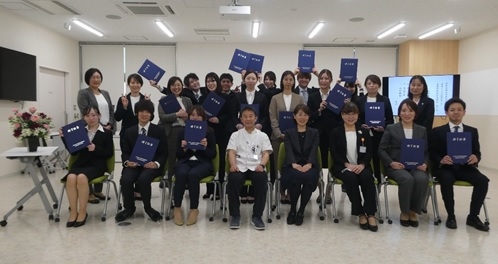 20240530　看護キャリア　0305修了式　集合写真.jpg