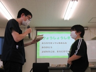 医師より賞状授与 写真3(医師より賞状授与)HP用.jpg