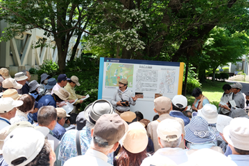 浜松市地域遺産センター職員による解説